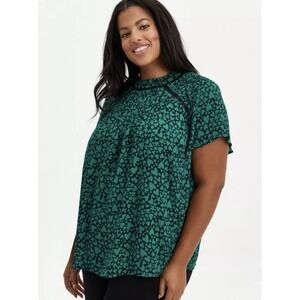 Torrid Top Women's Medium Green Black‎ Blouse Hearts Georgette Lace High Neck